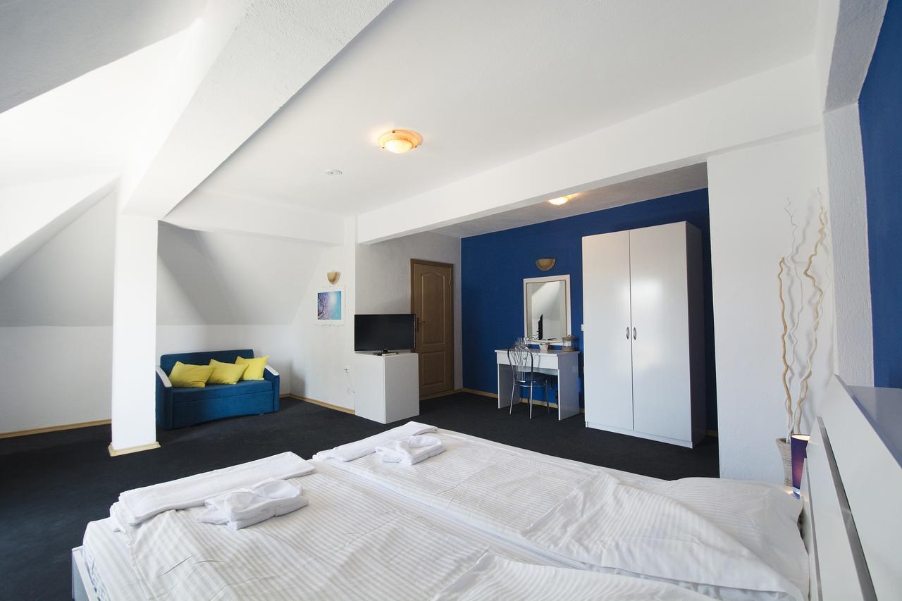 Family Hotel Four Seasons צרבו מראה חיצוני תמונה