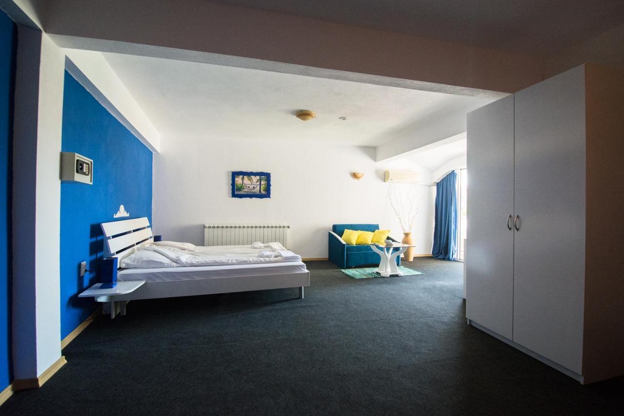 Family Hotel Four Seasons צרבו מראה חיצוני תמונה